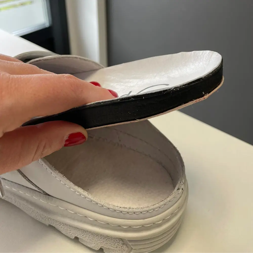 Prezentacja wymiennej wkładki w klapkach Paps Medic